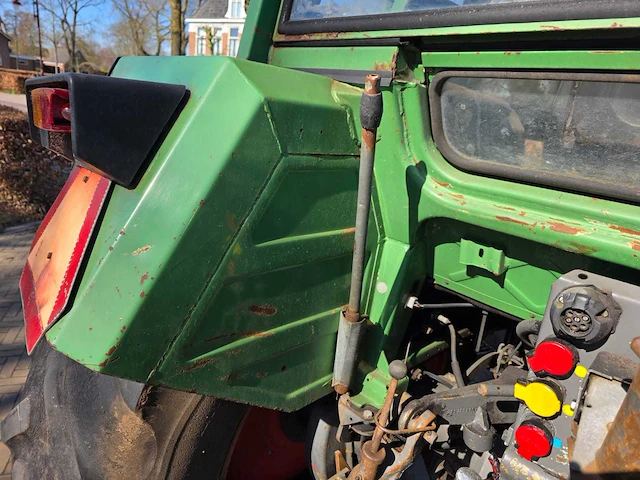 Fendt 305 lsa vierwielaangedreven landbouwtractor - afbeelding 14 van  42