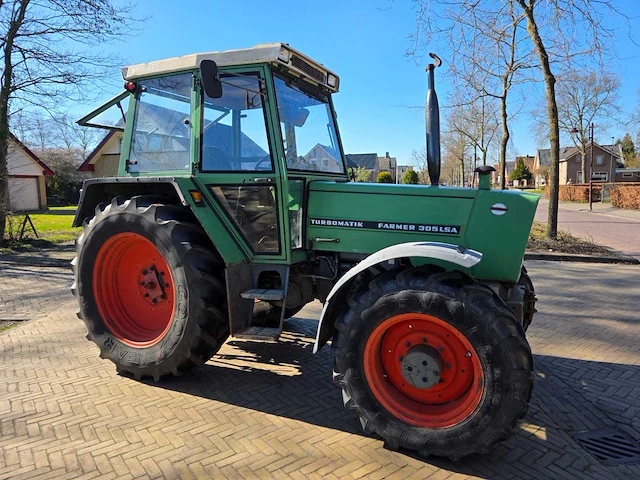 Fendt 305 lsa vierwielaangedreven landbouwtractor - afbeelding 38 van  42