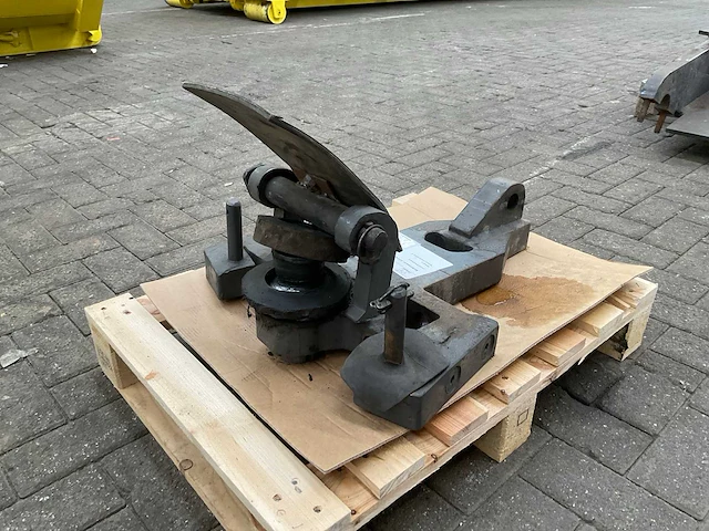 Fendt 700 serie ondertrekhaak - afbeelding 1 van  5