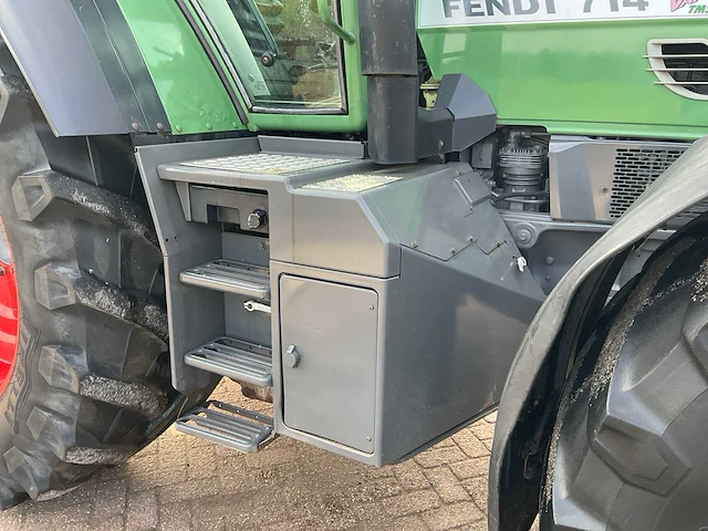 Fendt 714 vario tms vierwielaangedreven landbouwtractor - afbeelding 11 van  40