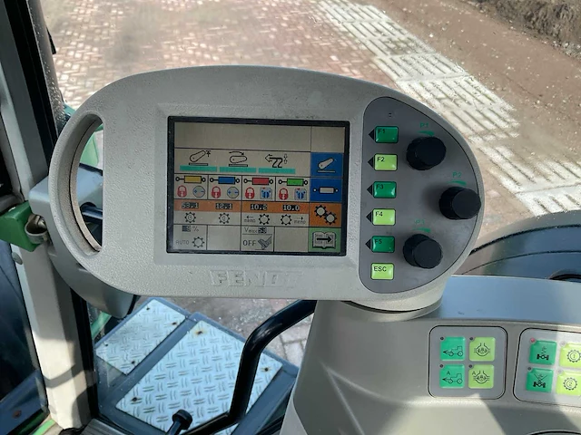 Fendt 714 vario tms vierwielaangedreven landbouwtractor - afbeelding 30 van  40