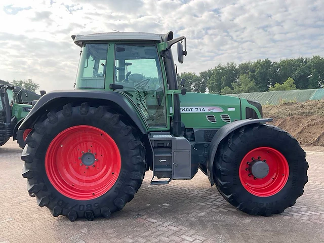 Fendt 714 vario tms vierwielaangedreven landbouwtractor - afbeelding 37 van  40