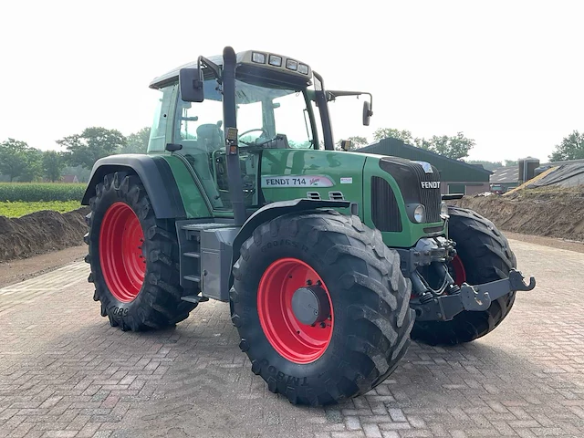 Fendt 714 vario tms vierwielaangedreven landbouwtractor - afbeelding 38 van  40