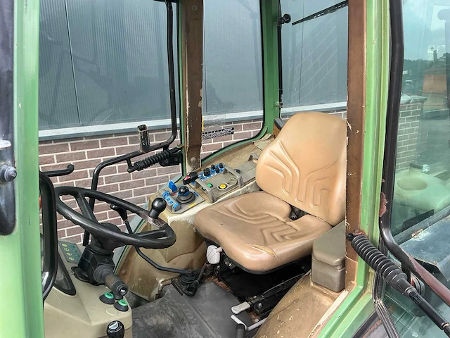 Fendt farmer 207 v smalspoor- en compacttractor - afbeelding 11 van  30