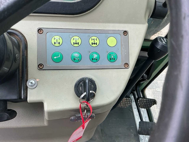 Fendt farmer 207 v smalspoor- en compacttractor - afbeelding 18 van  30