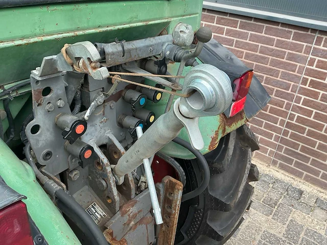 Fendt farmer 207 v smalspoor- en compacttractor - afbeelding 20 van  30