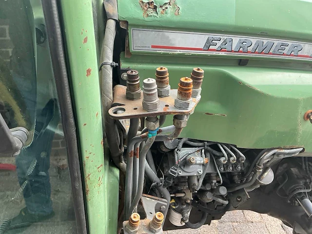Fendt farmer 207 v smalspoor- en compacttractor - afbeelding 24 van  30