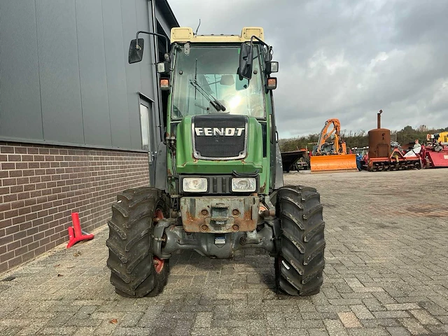 Fendt farmer 207 v smalspoor- en compacttractor - afbeelding 27 van  30