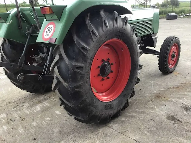 Fendt farmer 3s tweewielaangedreven landbouwtractor - afbeelding 10 van  20