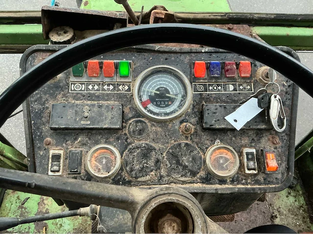 Fendt favorit 600 ls turbomatik tweewielaangedreven landbouwtractor - afbeelding 13 van  25