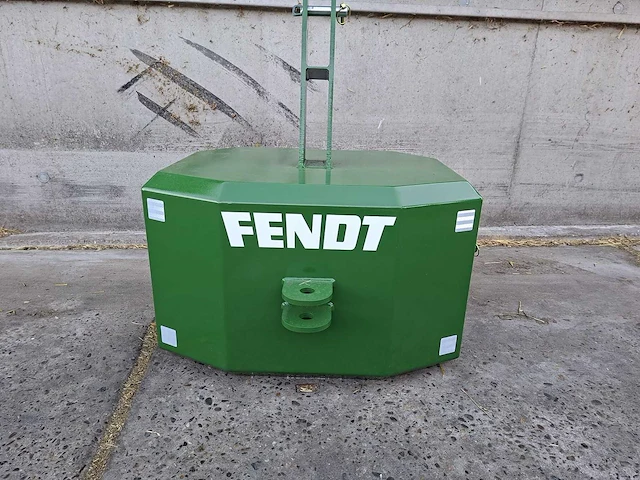 Fendt frontgewicht 550kg - afbeelding 1 van  3