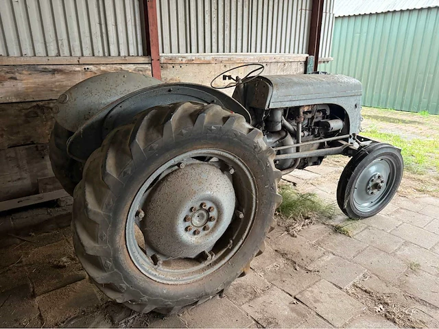 Ferguson - oldtimer - tractor - 1950 - afbeelding 2 van  17