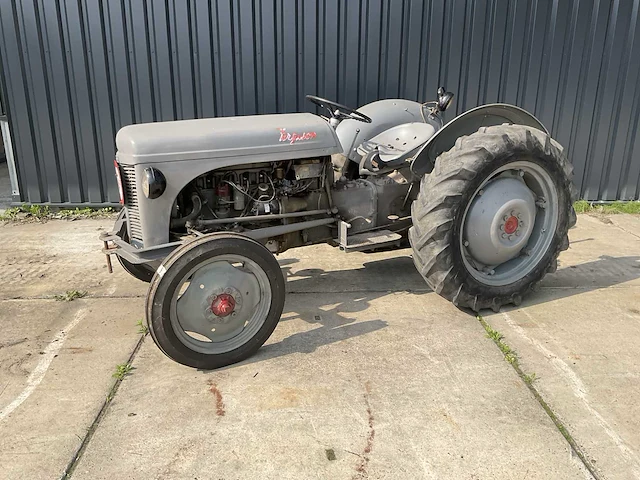 Ferguson ted oldtimer tractor - afbeelding 1 van  26