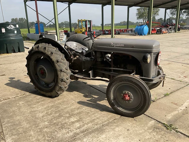 Ferguson ted oldtimer tractor - afbeelding 22 van  26