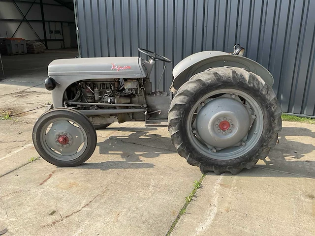 Ferguson ted oldtimer tractor - afbeelding 23 van  26