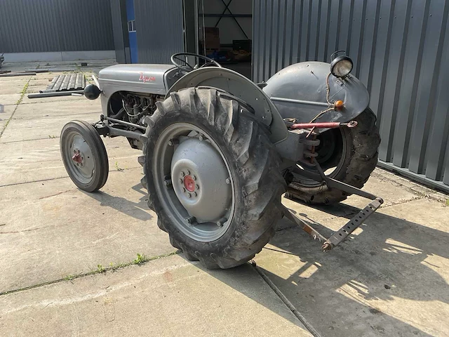 Ferguson ted oldtimer tractor - afbeelding 24 van  26