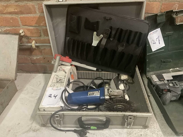 Ferm haakse slijpmachine - afbeelding 1 van  3