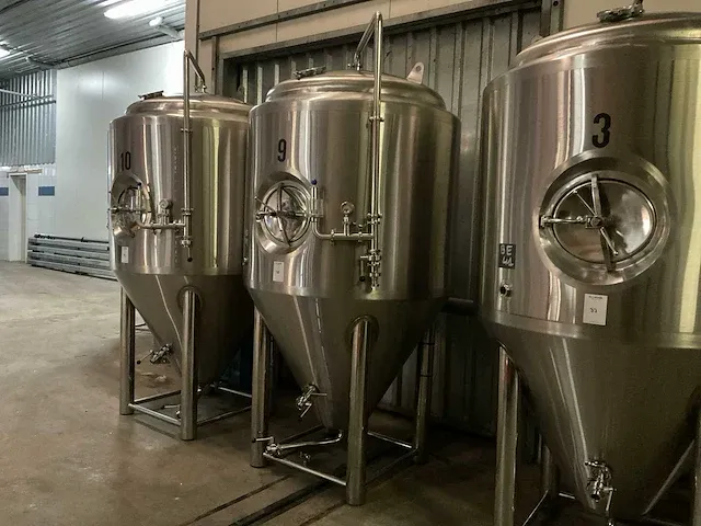 Fermentatie tank 1500 liter (c) - afbeelding 1 van  8