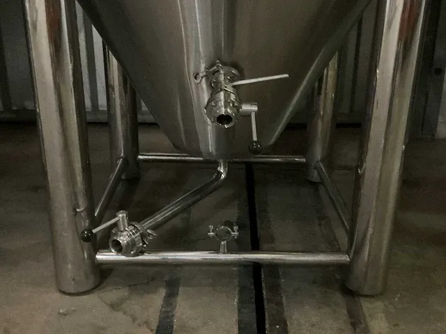 Fermentatie tank 1500 liter (c) - afbeelding 7 van  8