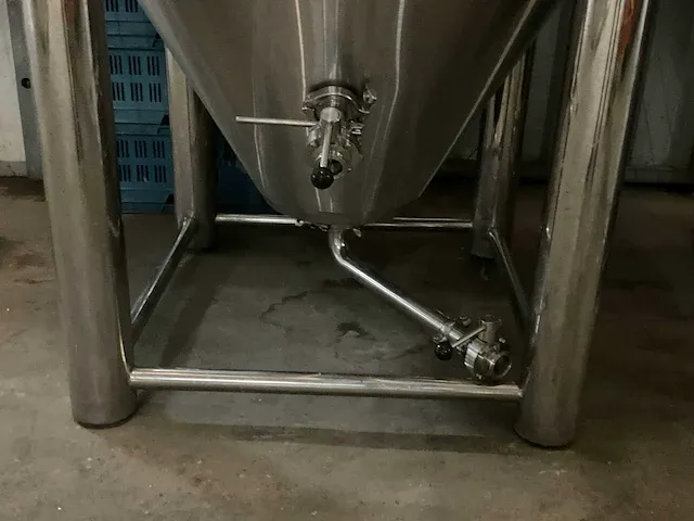 Fermentatie tank 1500 liter (c) - afbeelding 7 van  8