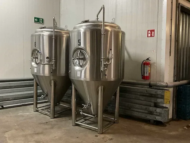Fermentatie tank 1500 liter (c) - afbeelding 1 van  8
