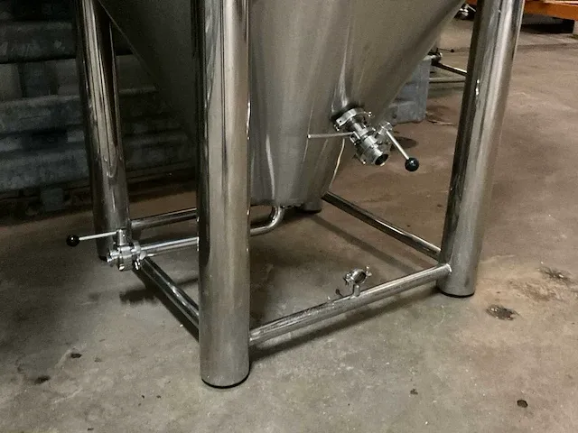 Fermentatie tank 1500 liter (c) - afbeelding 7 van  8