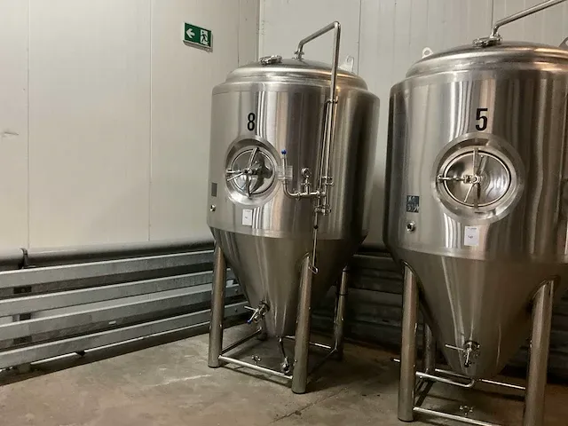Fermentatie tank 1500 liter (c) - afbeelding 1 van  8