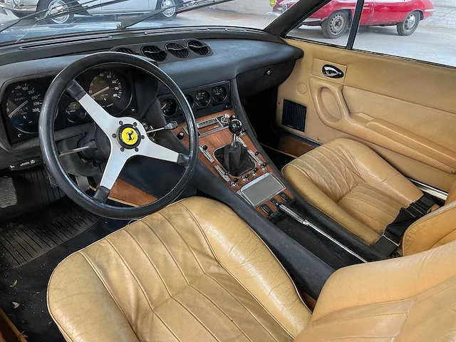 Ferrari - 365 gt4 - 2x2 - oldtimer - 1973 - afbeelding 17 van  40
