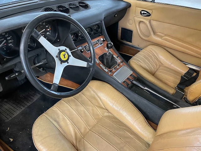 Ferrari - 365 gt4 - 2x2 - oldtimer - 1973 - afbeelding 19 van  40