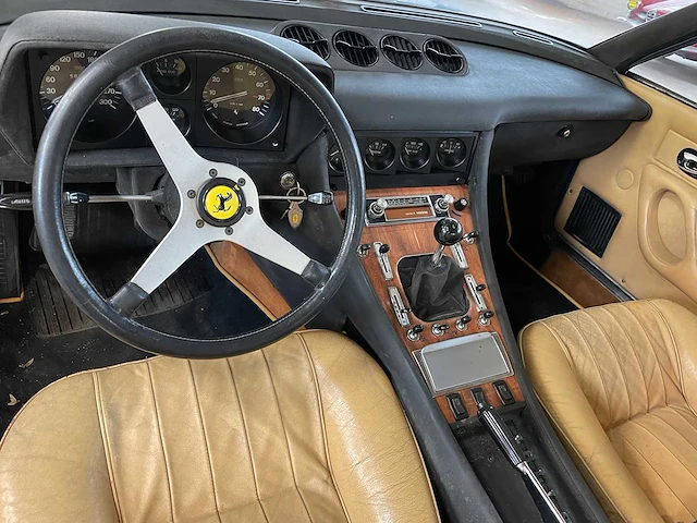 Ferrari - 365 gt4 - 2x2 - oldtimer - 1973 - afbeelding 20 van  40