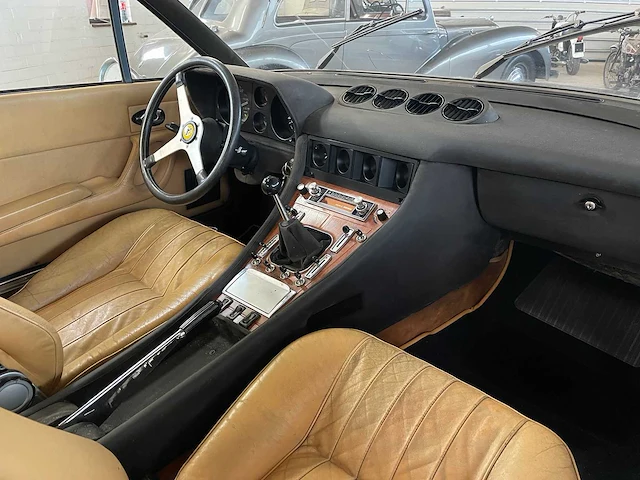 Ferrari - 365 gt4 - 2x2 - oldtimer - 1973 - afbeelding 15 van  40