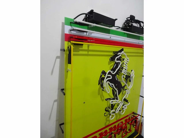 Ferrari - neon sign (glas) - 100 cm x 80 cm - afbeelding 10 van  23
