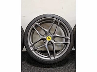 Ferrari - roma - wielen set - michelin - 20 inch - afbeelding 3 van  5