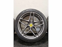 Ferrari - roma - wielen set - michelin - 20 inch - afbeelding 4 van  5