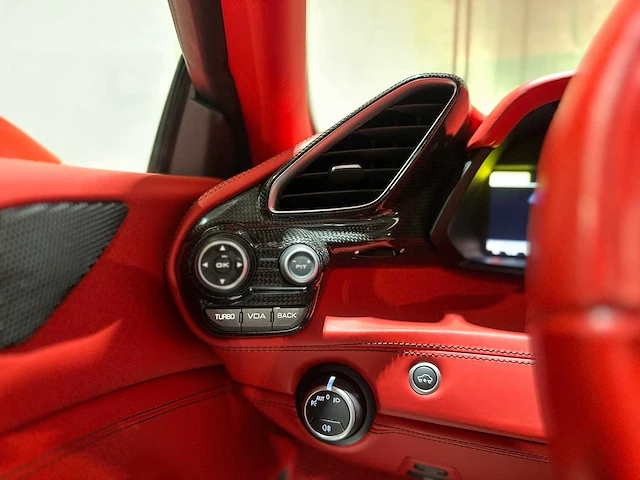 Ferrari 488 spider 3.9 v8 670pk 2018 (garantie) - afbeelding 42 van  76