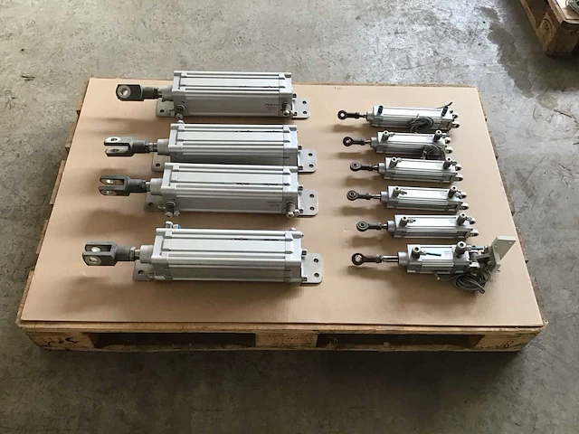 Festo diverse perslucht cilinders (10x) - afbeelding 1 van  8