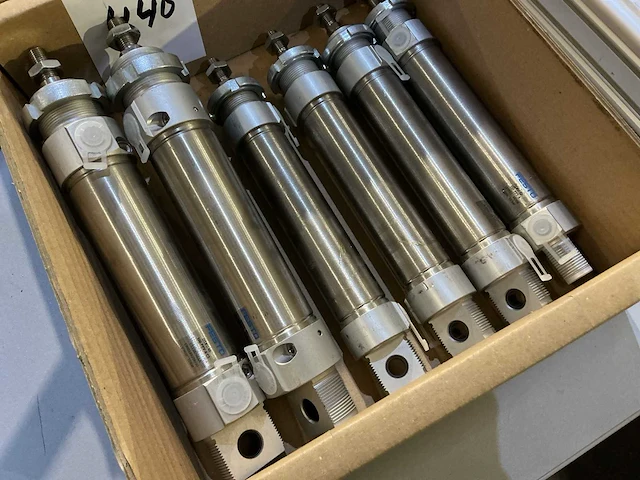 Festo luchtcilinder (6x) - afbeelding 2 van  2