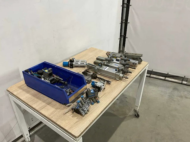 Festo partij pneumatische onderdelen - afbeelding 2 van  7