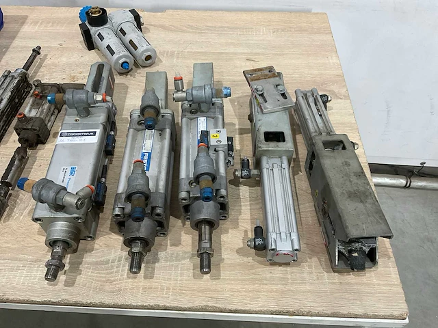 Festo partij pneumatische onderdelen - afbeelding 4 van  7