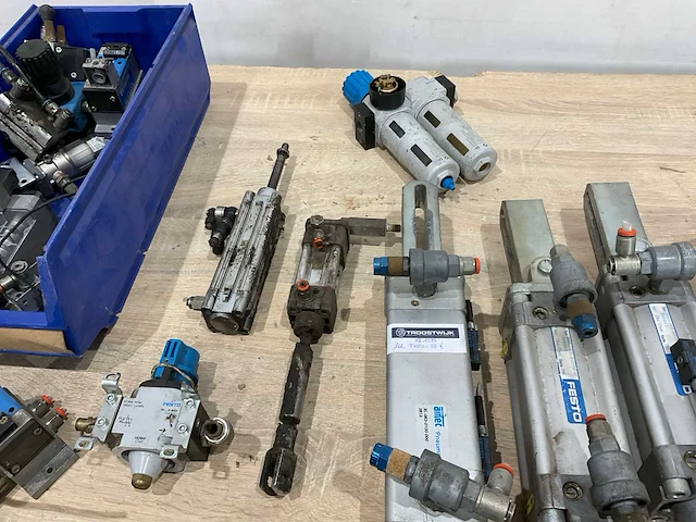 Festo partij pneumatische onderdelen - afbeelding 5 van  7