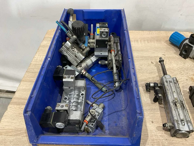 Festo partij pneumatische onderdelen - afbeelding 7 van  7