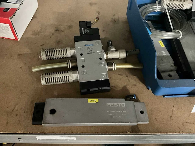Festo pneumatische componenten (8x) - afbeelding 1 van  6