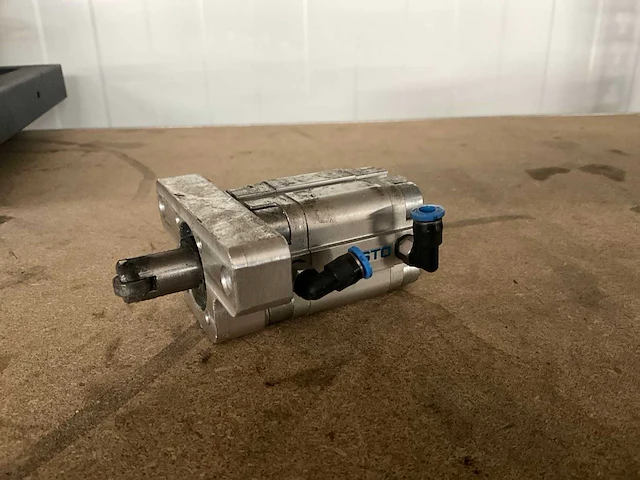 Festo pneumatische roterende actuator (7x) - afbeelding 1 van  6