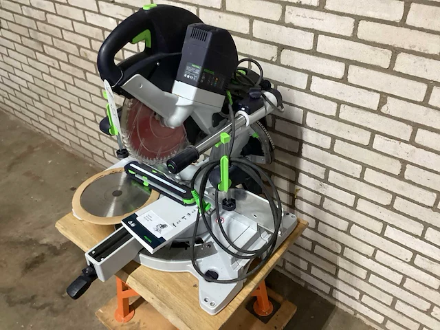 Festool - 2022 - ks120 - afkortcirkelzaagmachine - afbeelding 2 van  4