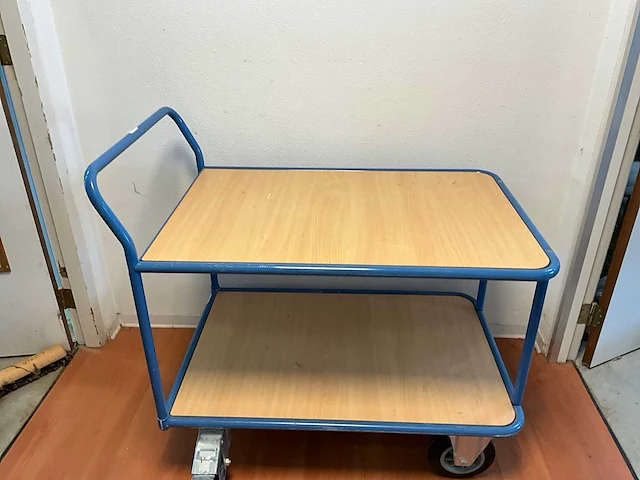 Fetra tafelwagen met 2 houten etages en opstaande duwbeugel 100x69x100cm 400kg - afbeelding 1 van  1