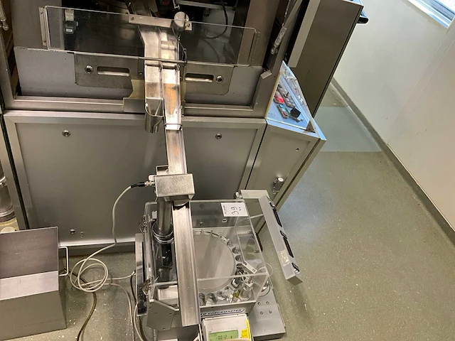 Fette p2100 tablet pers machine - afbeelding 3 van  27