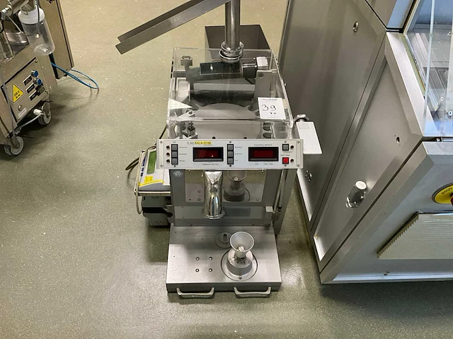 Fette p2100 tablet pers machine - afbeelding 14 van  27