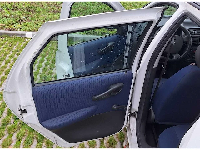 Fiat - 2005 - punto - 1.2 active dualogic - personenauto - afbeelding 11 van  14