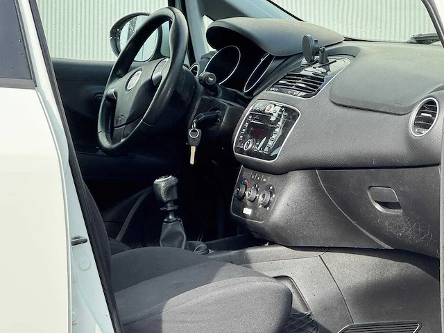 Fiat - 2014 - punto evo - 1.4 nat. pow. street - 3-xbz-18 - afbeelding 9 van  17