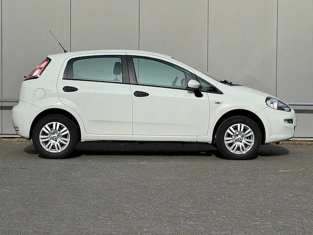 Fiat - 2014 - punto evo - 1.4 nat. pow. street - 3-xbz-18 - afbeelding 11 van  17